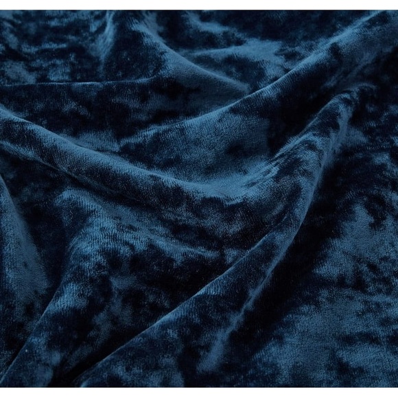 Elegant Blue Velvet Curtain set - Picture 7 of 8